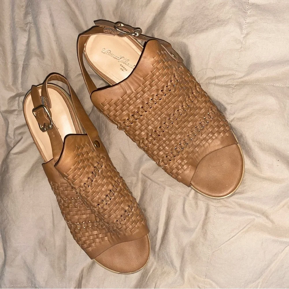 Universal Thread Block Heel Sandals Faux Woven Rattan Slingback Open Toe SZ 7